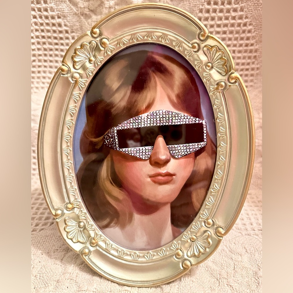 Vtg Decorel Heirloom 5 × 7
Oval Champagne Picture Frame… New